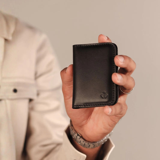 T101 — Cartera de cuero minimalista